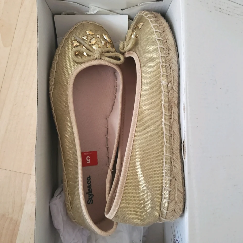New STYLE & CO. Valorr Gold Canvas Espadrille size 5